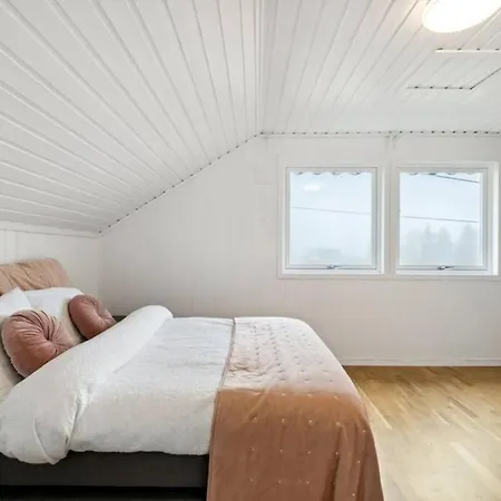 Stort Hus Sentralt 4 Roms * Lillestrøm