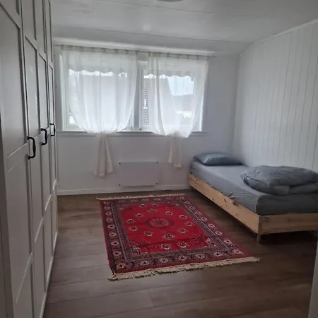 Stort Hus Sentralt 4 Roms Сasa de vacaciones *